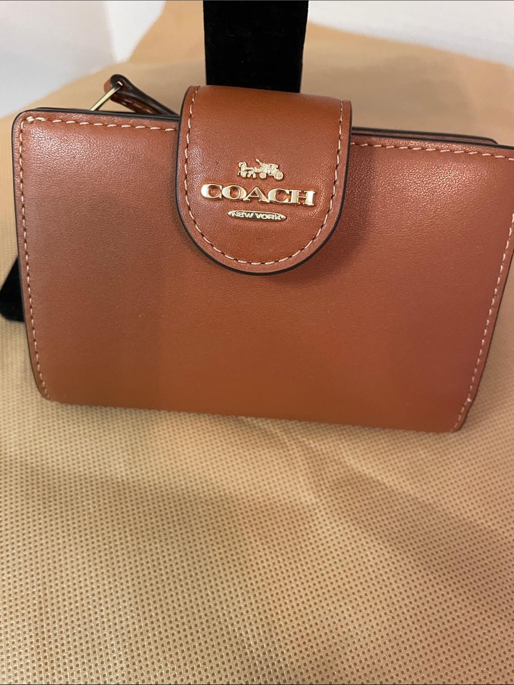 Authentic Coach Leather Gold / Tan  Snap Wallet - with Gold Coach Logo - Picture 2 of 13